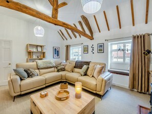 TV - 1 bedroom accommodation in Nettleham (Nettleham)