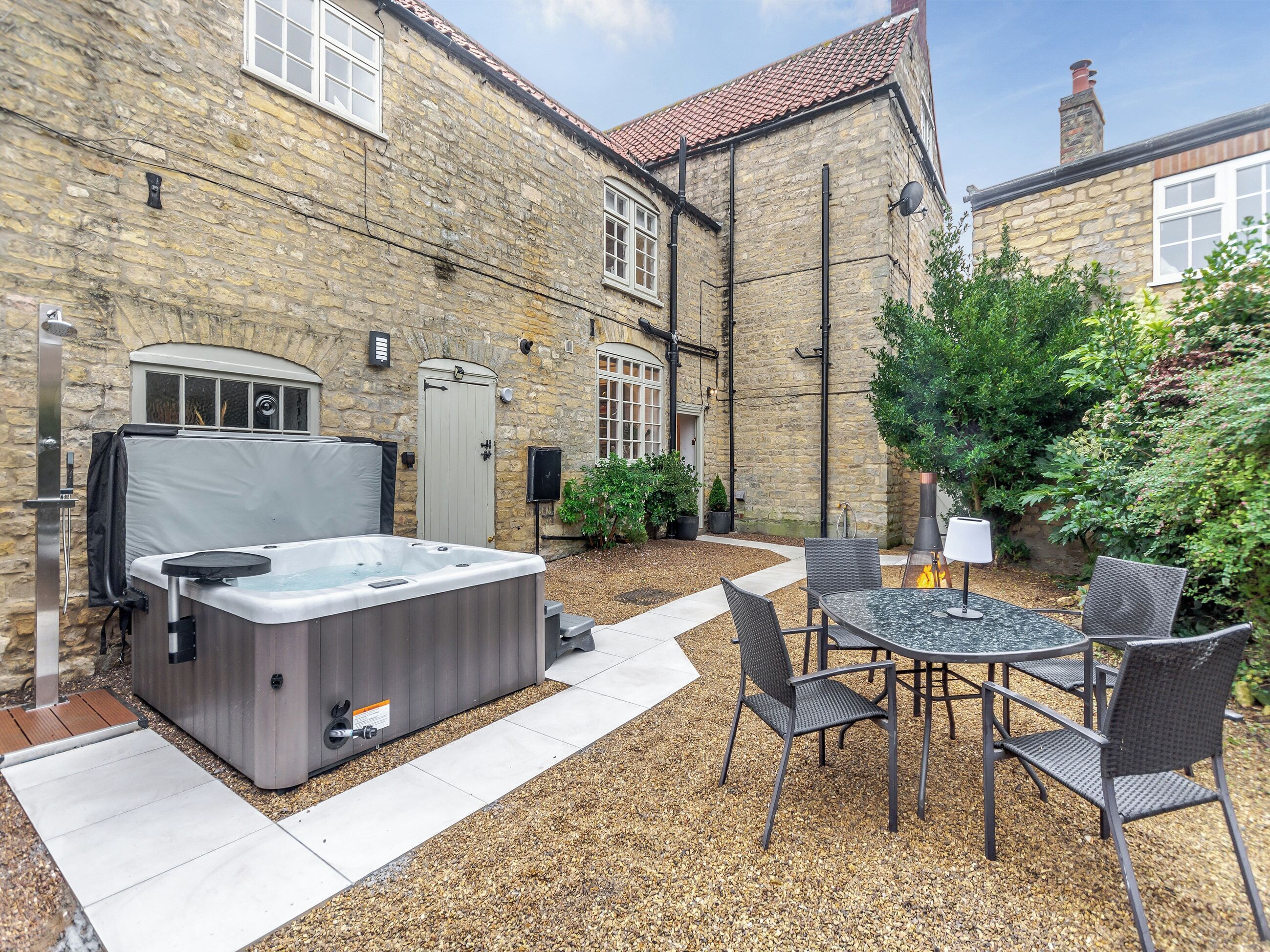 屋外ダイニングエリア