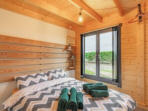 1 bedroom, free WiFi, bed sheets - Holly's Hidden Hideaway - UK36783 (Chart Sutton, near Maidstone)