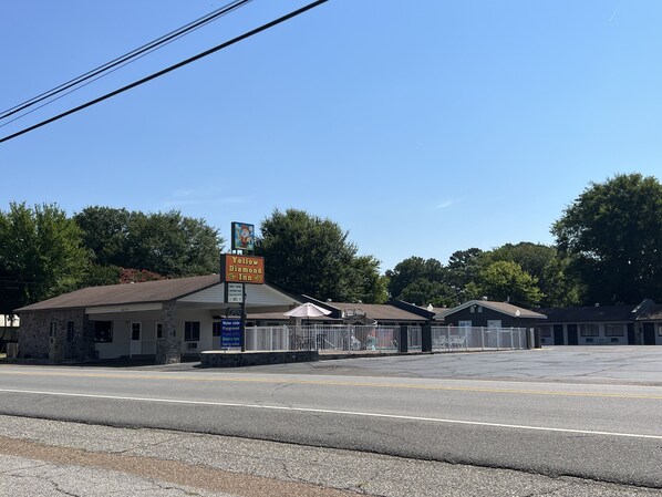 المنشأة من الخارج