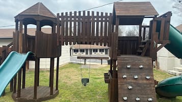 Außen-Kinderspielplatz