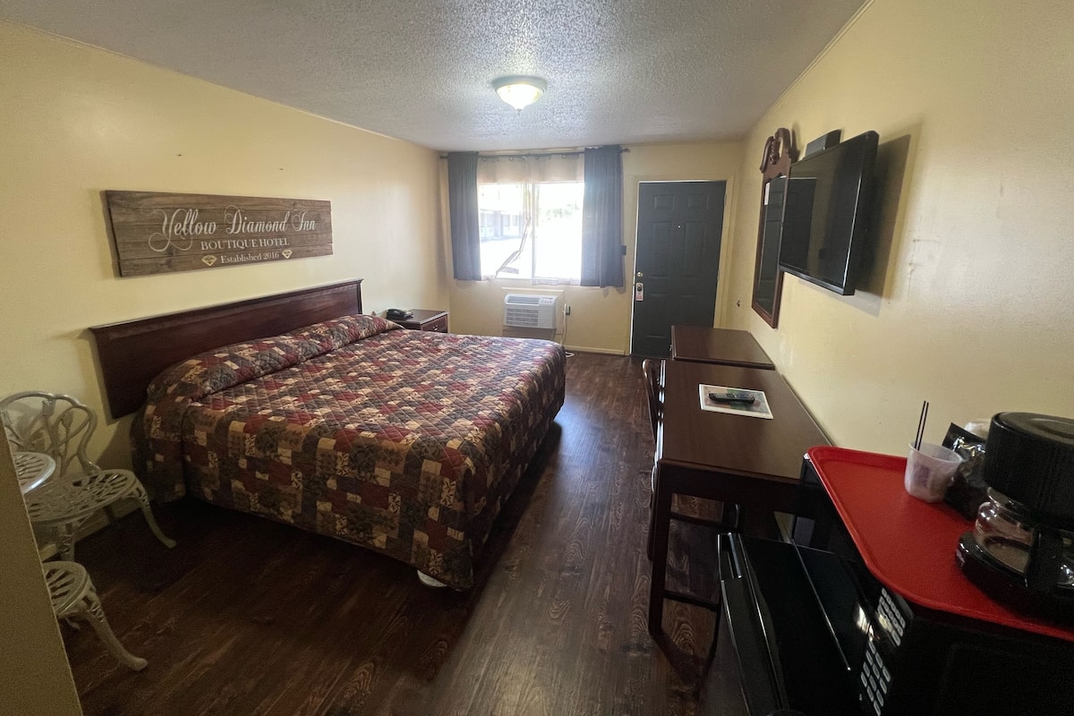 Decoración personalizada, muebles diferentes y wifi gratis