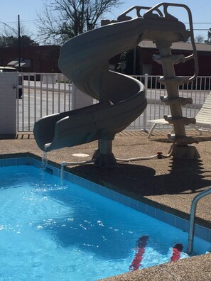 Alberca al aire libre por temporada