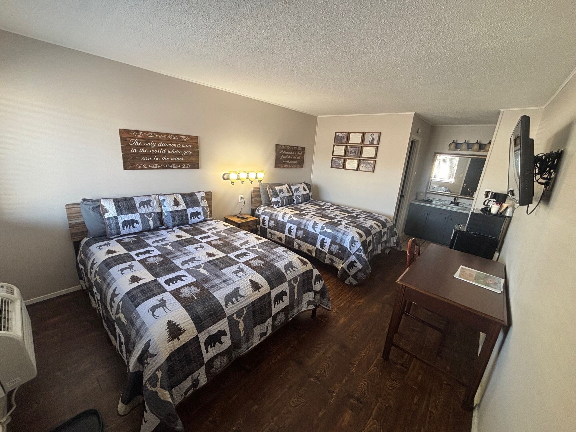 Comfort Room | Individually decorated, individually furnished, free WiFi, bed sheets