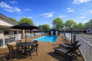 Piscina externa sazonal