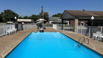 AuĂenpool (je nach Saison geöffnet)