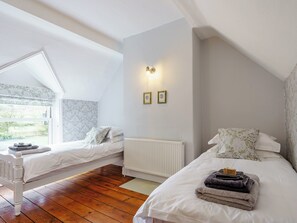 4 bedrooms, free WiFi, bed sheets - Brookleigh Farm Cottage (Menston, near Ilkley)