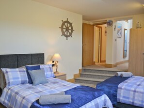 5 bedrooms, free WiFi, bed sheets