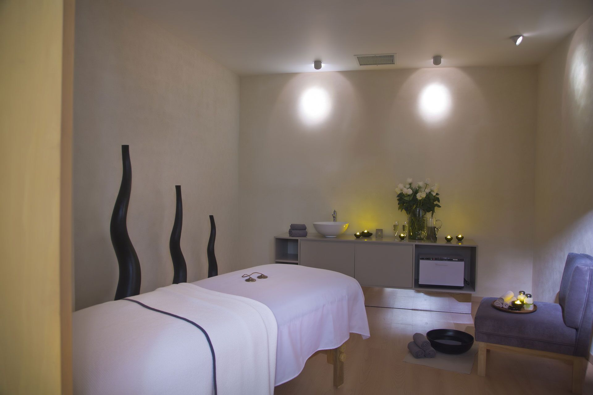 Couples treatment room(s), sauna, hot tub, steam room, body treatments
