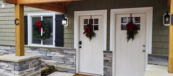 Discover Your Perfect Getaway! Beautiful Scenic Lakefront Condo