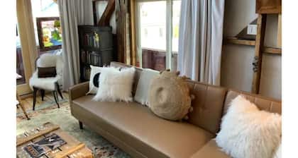 Most UNIQUE Luxury Prop in CB, Dogs ok, ski locker