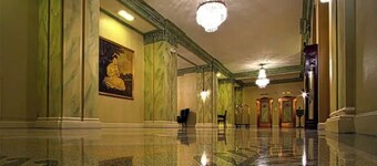 Huge condo in historic hotel near Lake Michigan/Parks/Festivals w/parking