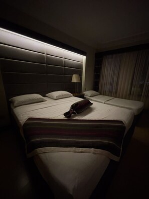 Basic Room, Multiple Beds, Smoking, Partial Sea View | Premium bedding, minibar, in-room safe, desk - Gabya Hotel (Giresun)