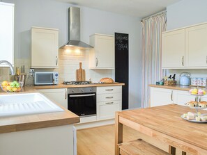 Dishwasher, high chair, cookware/dishes/utensils - 3 bedroom accommodation in Llangollen (Llangollen)