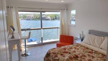 3 bedrooms, desk, WiFi