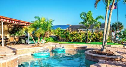 Gran Kaymen Oasis Waterfront Pool/Spa/kayak/Pet extended stay discounts MiniGolf