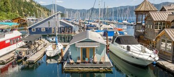 Boats ‘N Rows ~ Bayview Floating Cabin