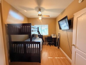 3 bedrooms, iron/ironing board, WiFi (free), bed sheets - Cheerful 3-bedroom vacation home (Tucson)