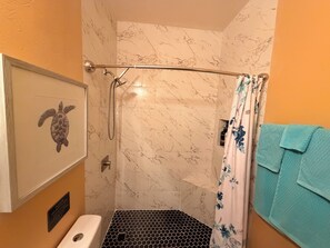 Combined shower/bathtub, hair dryer, towels, soap
