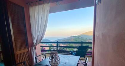 Newly remodeled beach house with breathtaking views of the sea- close to beaches