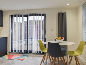Dining - 2 bedroom accommodation in Padstow (Padstow)