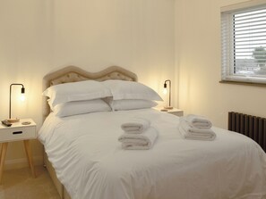 2 bedrooms, free WiFi, bed sheets - 2 bedroom accommodation in Padstow (Padstow)