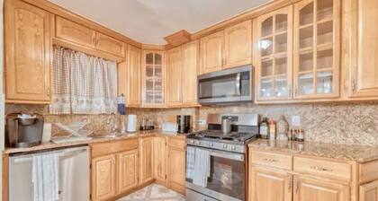 Hidden Gem - Private driveway & Wine Bar