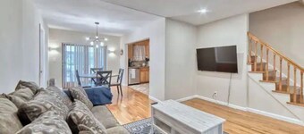 Hidden Gem - Private driveway & Wine Bar