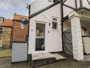 Exterior - Daisy's Den (Whitby)