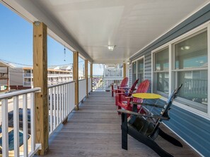 Property grounds - NEW, BIG 3 BEDROOM is OCEANblock, free parking, just a few steps to the beach. (Ocean City)