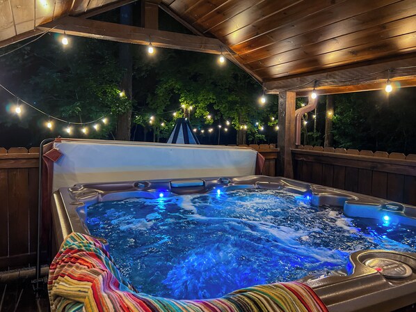 Outdoor spa tub