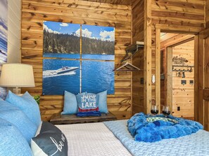 5 bedrooms, desk, iron/ironing board, travel crib