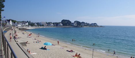 Plage, chaises longues