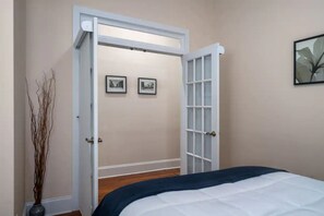 2 Schlafzimmer, Schreibtisch, Bügeleisen/Bügelbrett, kostenloses WLAN