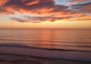 Beach nearby, sun loungers, beach towels