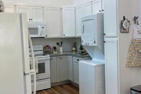 Frigorífic, microones, forn i placa de cuina