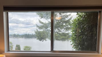 3 bedrooms, travel crib, free WiFi, bed sheets