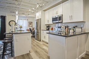 Fridge, microwave, oven, stovetop - Perfect Luxury Condo in Midtown! Great Amenities! (Oklahoma City)