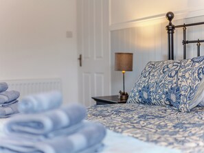 2 bedrooms, free WiFi, bed sheets - Farmside Cottage-UK35018 (Chatton, near Wooler)