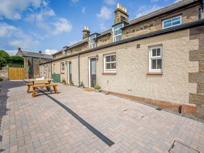Outdoor dining - Farmside Cottage-UK35018 (Chatton, near Wooler)