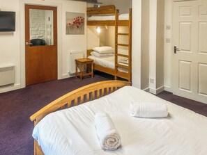 7 quartos, Wi-Fi de cortesia, roupa de cama