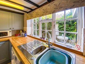 Dishwasher, highchair, freezer - 3 bedroom accommodation in Tenterden (Tenterden)