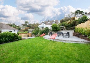Outdoor dining - Amroth Holiday home with Sea Views (Narberth)