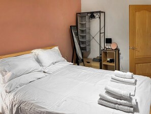 2 bedrooms, free WiFi, bed sheets - 2 bedroom accommodation in Penrith (Penrith)