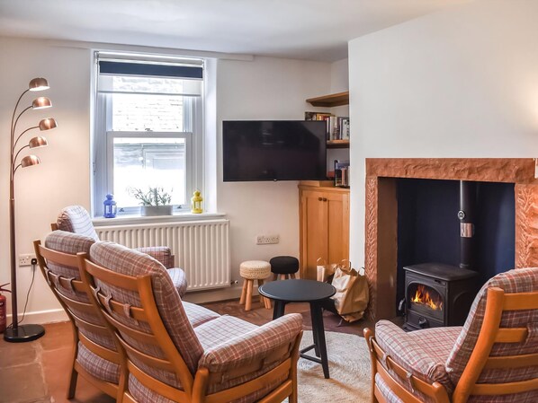 Fireplace - 2 bedroom accommodation in Penrith (Penrith)