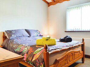 4 bedrooms, free WiFi, bed sheets - Detached bungalow in the heart of the Cambrian mountain range. (Pontrhydfendigaid)