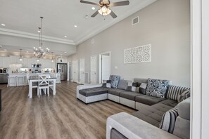 Smart TV - Hot Tub! Second Row!  Sleeps 22!! Double Laundry and Fridge!! (Bolivar Peninsula)