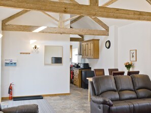 TV - 3 bedroom accommodation in Newton under Roseberry near Great Ayton (Newton under Roseberry near Great Ayton)