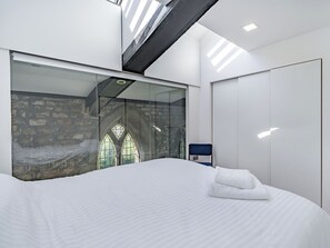 4 bedrooms, free WiFi, bed sheets