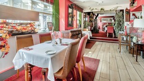 Dining - 1 bedroom accommodation in Raglan, near Usk (Raglan, near Usk)